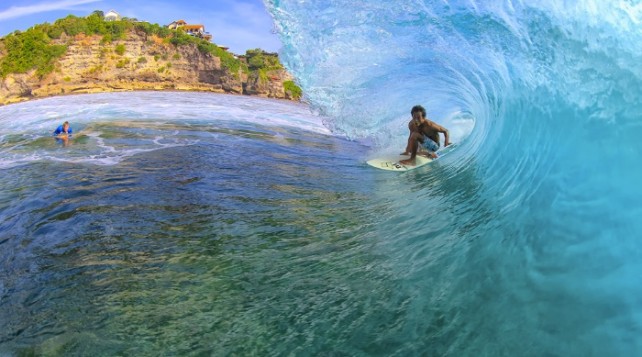 7 Best Surfing Spots in Indonesia - Indoindians.com