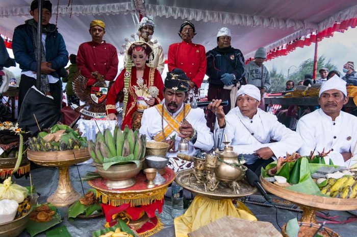 All About Yadnya Kasada At Mount Bromo - Indoindians.com