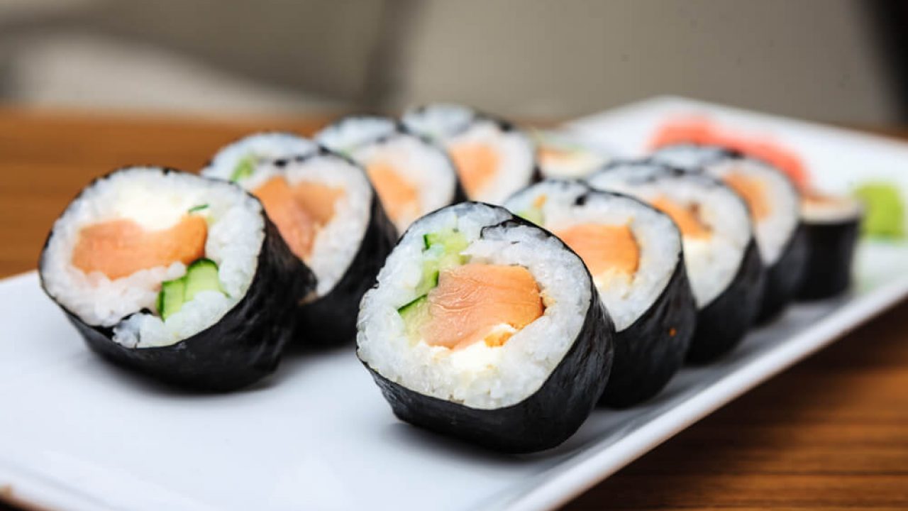 How to Make Salmon Sushi - Indoindians.com