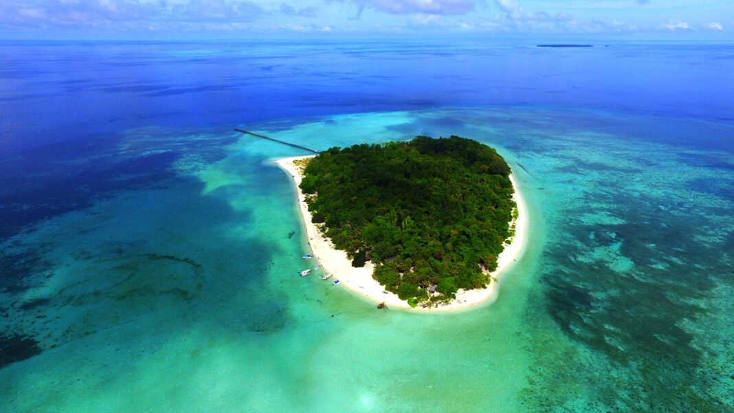 10 Most Stunning Remote Islands in Indonesia - Indoindians.com