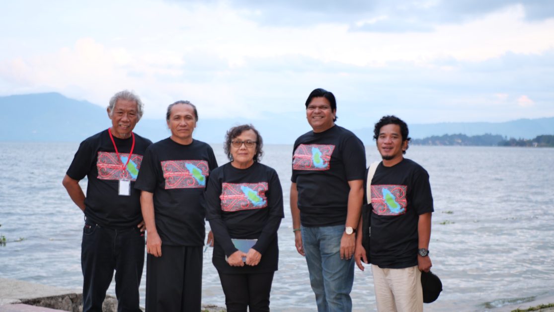 Amol Titus with senior writers from Sumatera Utara by the shores of Lake Toba