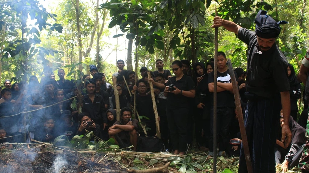 Tunu Panroli Ritual Amatoa Kajang Tribe