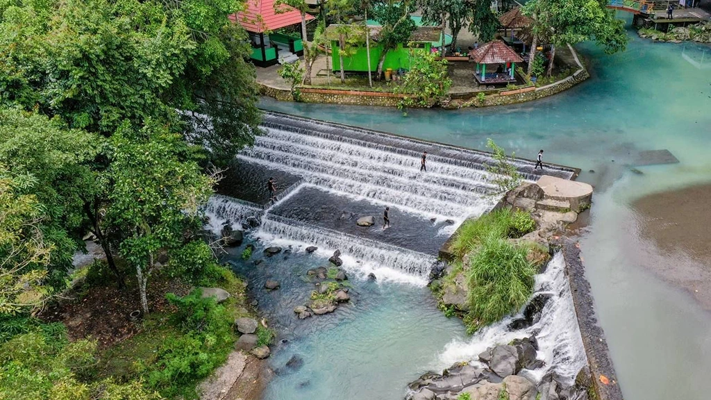 Hutan Lindung Sesaot sungai Aiq Nyet River