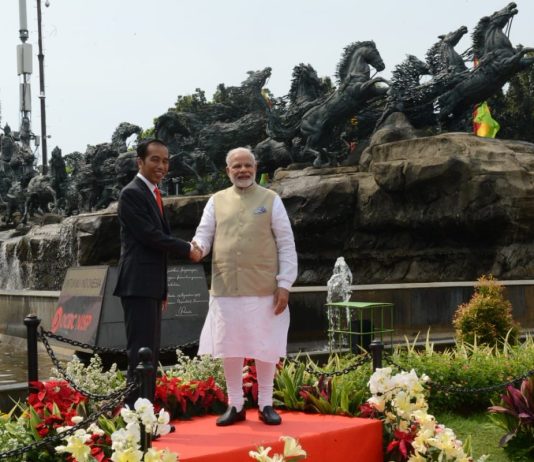 Leaders of India and Indonesia against the Arjuna Wijaya Statue